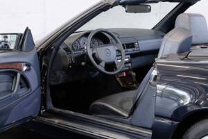 Image 11/46 of Mercedes-Benz SL 320 (1998)