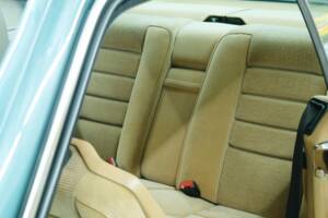 Bild 50/50 von Mercedes-Benz 380 SEC (1983)