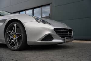 Bild 27/50 von Ferrari California T (2015)