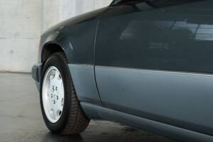 Bild 22/50 von Mercedes-Benz 300 CE (1991)