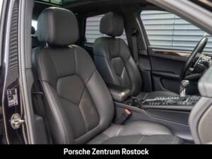 Image 17/36 de Porsche Macan GTS (2020)