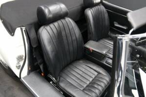 Image 25/49 de Jaguar Type E V12 (1974)