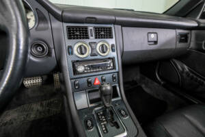 Image 11/45 of Mercedes-Benz SLK 200 (1999)