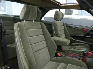 Image 13/23 of Mercedes-Benz 380 SEC (1982)