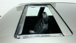 Imagen 12/40 de Mercedes-Benz 250 TD (1990)