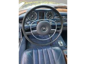 Image 27/50 de Mercedes-Benz 280 SL (1970)