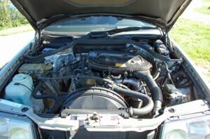 Image 32/34 of Mercedes-Benz 230 E (1992)