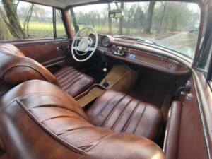Image 32/54 of Mercedes-Benz 220 SE b (1963)