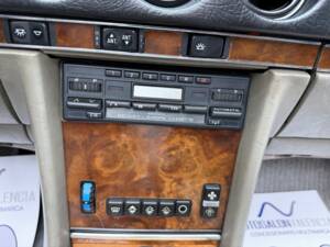 Image 17/23 of Mercedes-Benz 380 SL (1984)