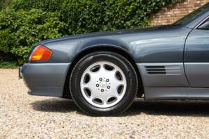 Image 20/50 of Mercedes-Benz 500 SL (1992)
