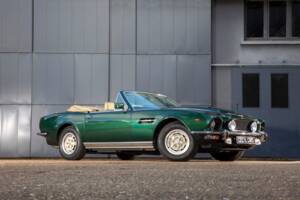 Image 6/20 of Aston Martin V8 (1981)