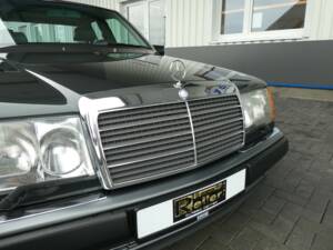 Image 18/21 of Mercedes-Benz 500 E (1992)