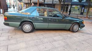 Immagine 3/12 di Mercedes-Benz 260 E (1988)