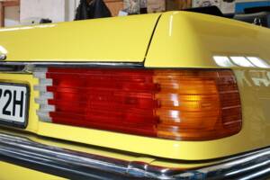Image 21/50 of Mercedes-Benz 500 SL (1983)
