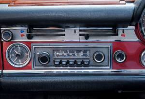 Image 25/33 of Mercedes-Benz 280 SL (1970)