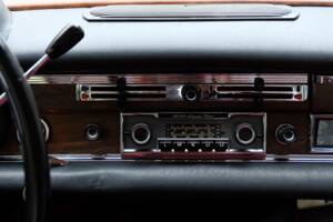 Image 59/76 de Mercedes-Benz 220 S b (1963)
