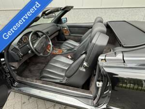 Image 25/50 of Mercedes-Benz 500 SL (1991)