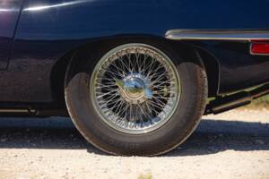 Image 14/50 de Jaguar E-Type (1969)