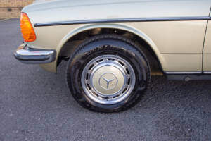 Bild 24/29 von Mercedes-Benz 280 E (1983)