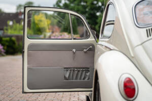 Image 21/57 of Volkswagen Kever 1200 (1965)