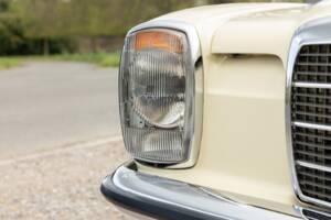 Bild 37/40 von Mercedes-Benz 230/4 (1976)