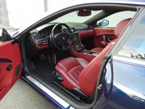 Image 41/99 of Maserati GranTurismo 4.2 (2008)