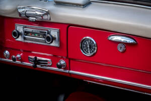 Image 24/29 of Mercedes-Benz 190 SL (1962)