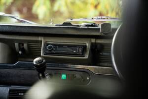 Image 23/50 of Land Rover Defender 90 "50th Anniversary" (1998)