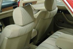 Bild 25/50 von Mercedes-Benz 260 SE (1986)