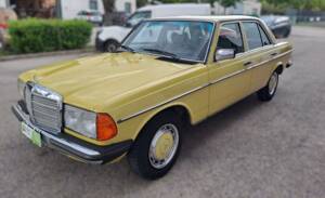 Bild 19/49 von Mercedes-Benz 200 (1979)