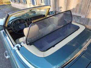 Image 22/26 of Mercedes-Benz 500 SL (1981)