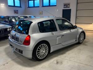 Immagine 4/43 di Renault Clio II V6 (2001)