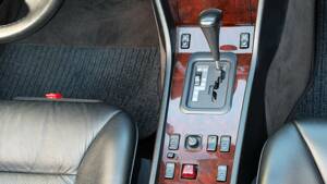 Image 25/74 of Mercedes-Benz E 320 (1997)