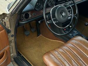 Bild 19/27 von Mercedes-Benz 250 CE (1970)
