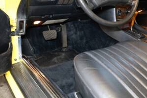 Image 32/50 of Mercedes-Benz 500 SL (1983)