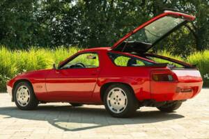 Image 34/50 of Porsche 928 S (1984)