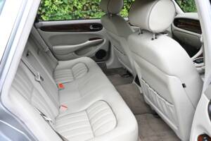 Immagine 49/50 di Jaguar XJ 8 Executive (2002)