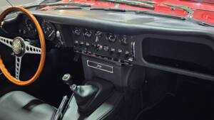 Image 6/11 of Jaguar E-Type 3.8 (1964)