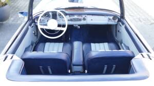 Image 18/34 de Mercedes-Benz 230 SL (1966)