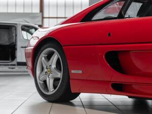 Afbeelding 8/24 van Ferrari F 355 Berlinetta (1994)