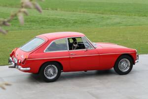 Image 2/50 of MG MGB GT (1974)
