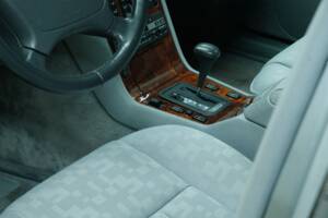 Bild 48/50 von Mercedes-Benz 300 SE (1992)