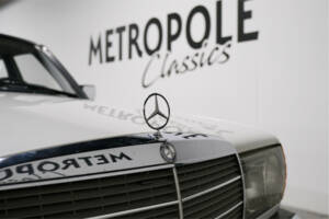Image 9/27 of Mercedes-Benz 230 (1977)