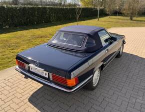Afbeelding 18/59 van Mercedes-Benz 560 SL (1986)