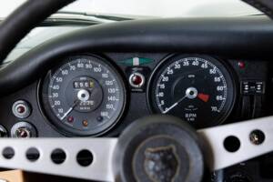 Image 10/26 de Jaguar Type E V12 (2+2) (1971)