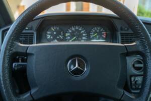 Image 44/50 de Mercedes-Benz 190 E (1988)