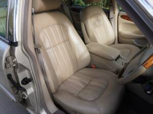 Image 10/19 of Jaguar XJ 8 Sovereign (1999)