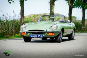 Image 22/60 de Jaguar E-Type (1969)