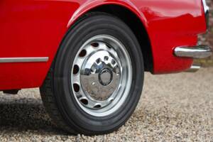 Image 43/50 of Alfa Romeo 2600 Spider (1962)