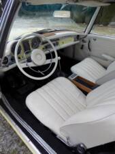 Image 2/8 of Mercedes-Benz 230 SL (1964)